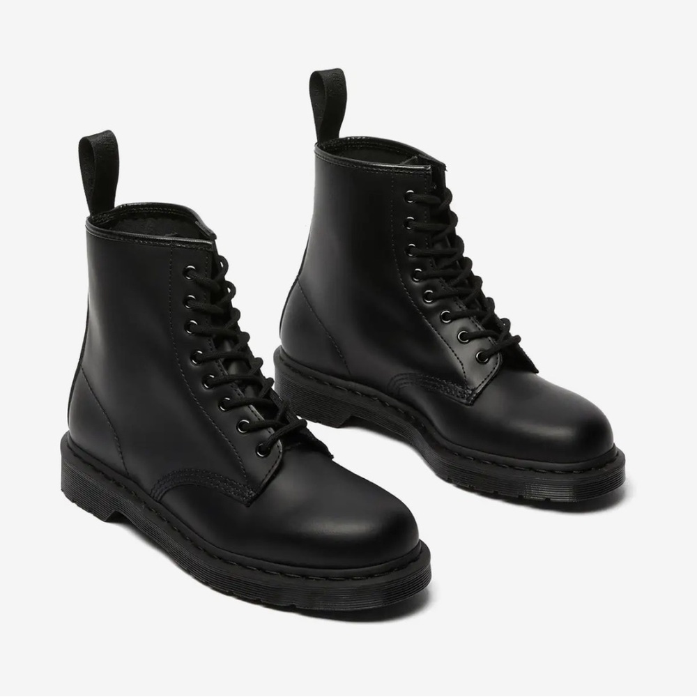 Dr Martens 1460 MONO SMOOTH LEATHER LACE UP BOOTS, size 7M